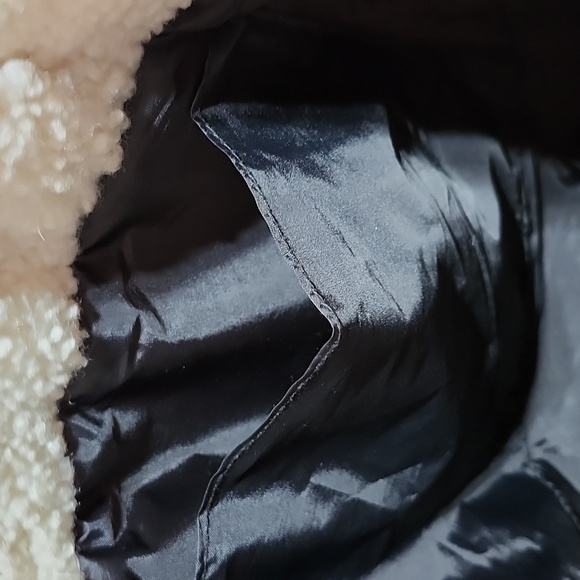 VICTORIA SECRET 2021 OFF WHITE EMBROIDERED SHERPA LOGO TOTE BAG - Picture 8 of 10